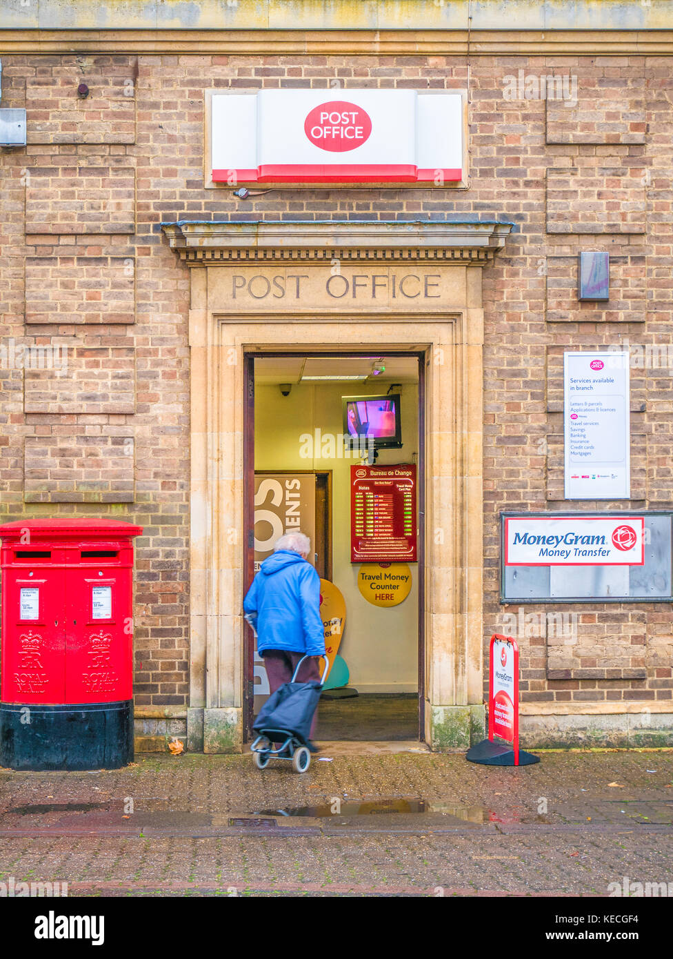 Post office on Lower street at Kettering, England Stock Photo Alamy