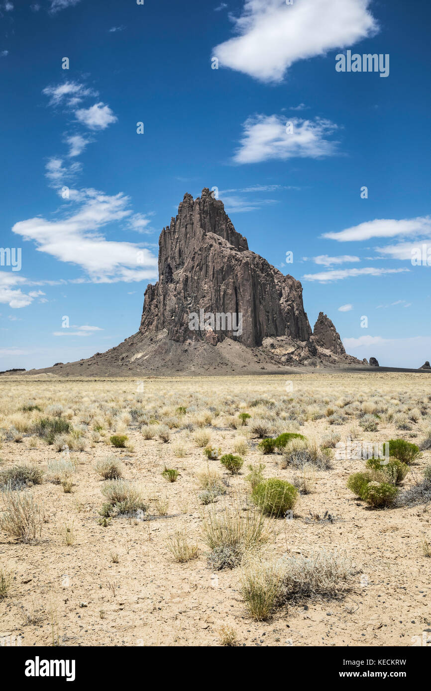 A dike of lamprophyre leads up to Shiprock, a volcanic plug, New Mexico, USA Stock Photo