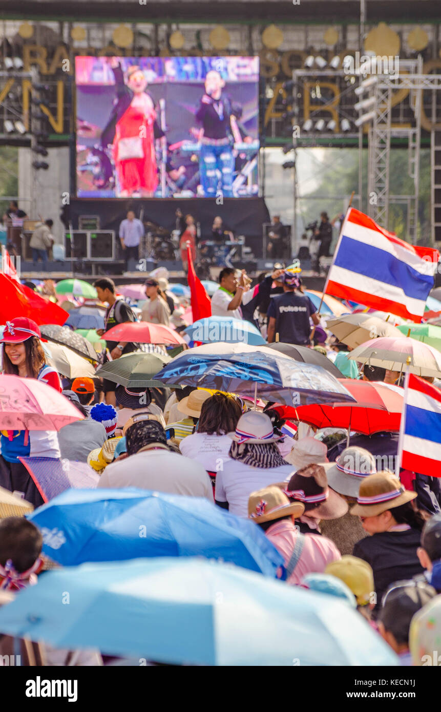Thailand Protests. Red Shirts vs. Yellow Shirts Stock Photo Alamy