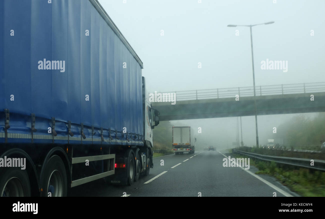 Foggy road hi-res stock photography and images - Alamy