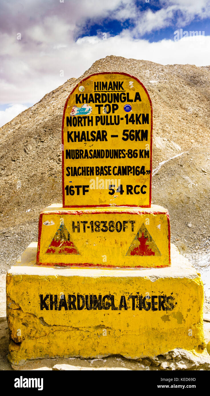Khardungla pass hi-res stock photography and images - Alamy