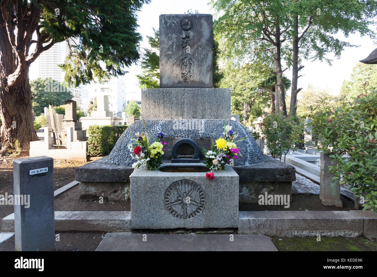 The grave of Japanese wartime leader, Hideki Tojo in Zoshigaya Cemetery, Tokyo, Japan Stock Photo