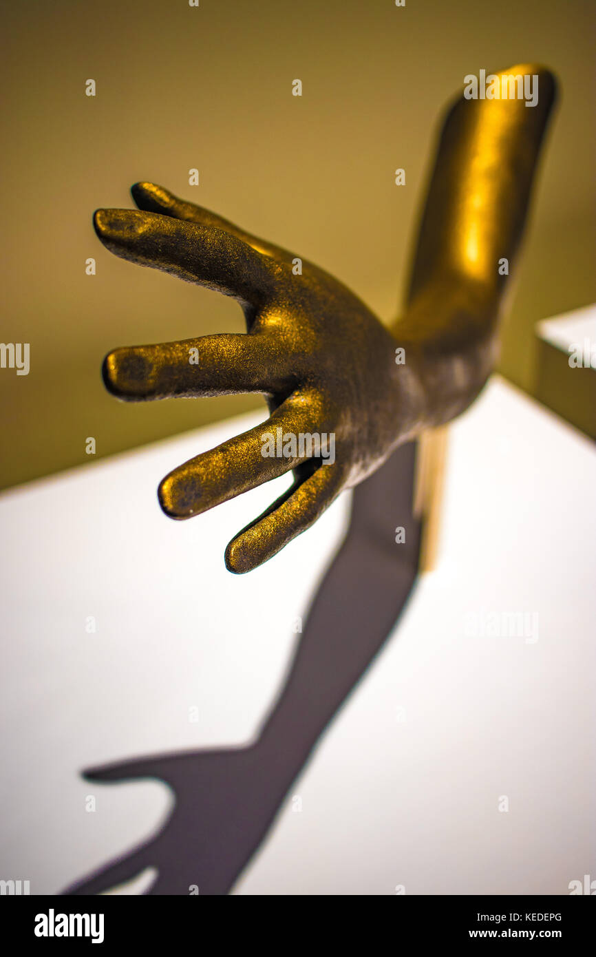 Modern Midas Touch Sculptures : Golden Project