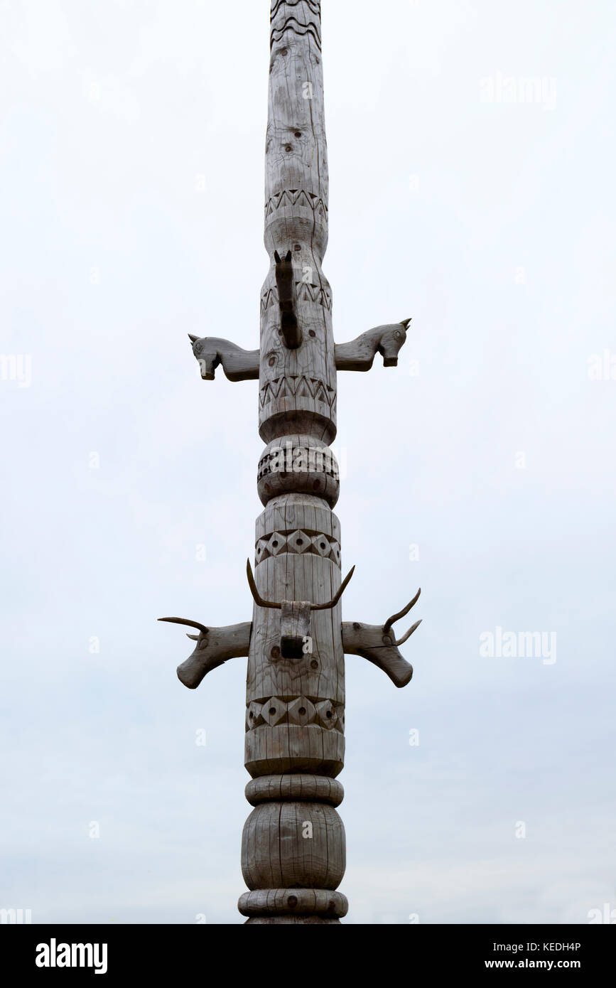 Totem pole religion hi-res stock photography and images - Alamy