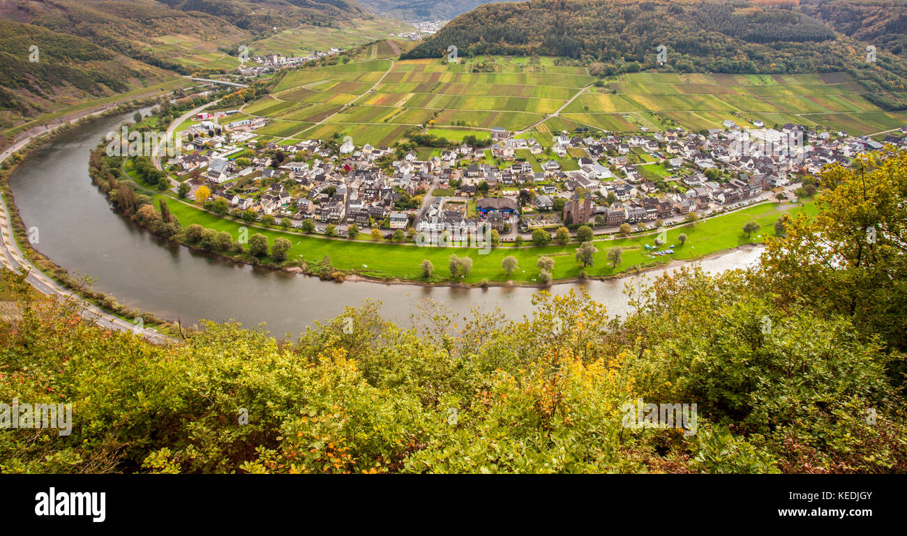 Moselle Loop Landscape And The Wine Village Ernst Rheinland Pfalz Germany Stock Photo Alamy