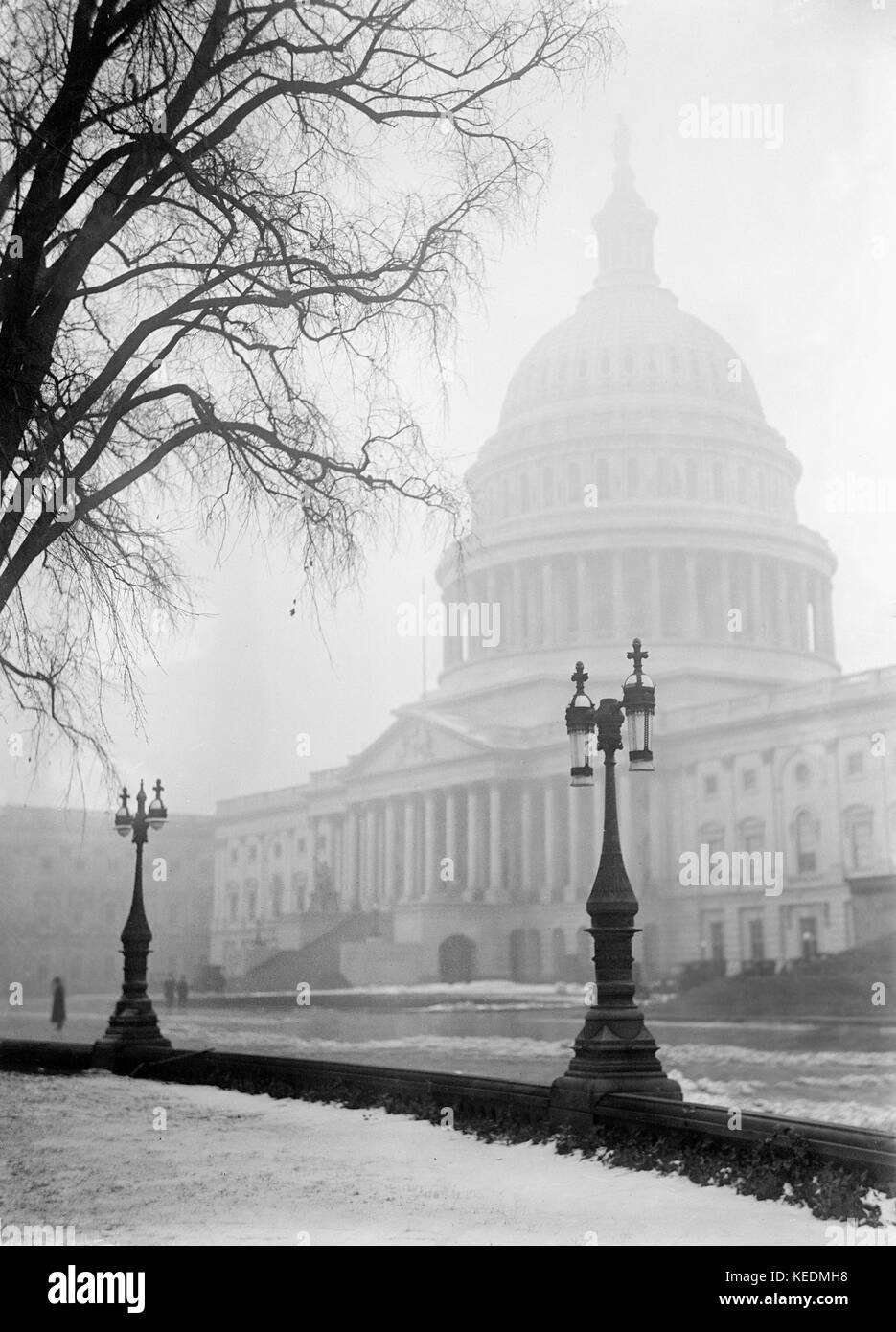 U.S. Capitol Building on Foggy Day, Washington DC, USA, Harris & Ewing, 1917 Stock Photo