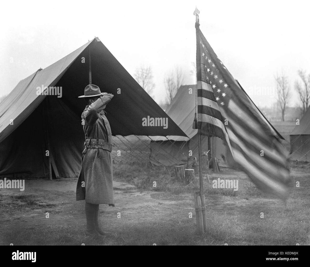 African-American U.S. Army Soldier, Profile Saluting American Flag, USA, Harris & Ewing, 1917 Stock Photo