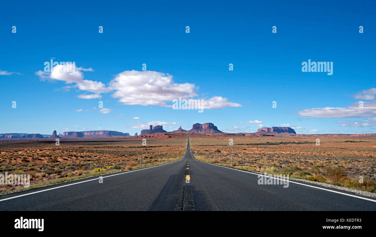 Forrest Gump Road in Monument Valley, Mesas, Buttes, Spires and Valley