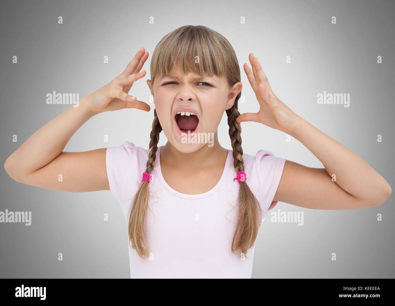 юные девочки кричат. девочка плачет. стоковая картинка девочка визжит. юные девочки кричат. юные девочки кричат.