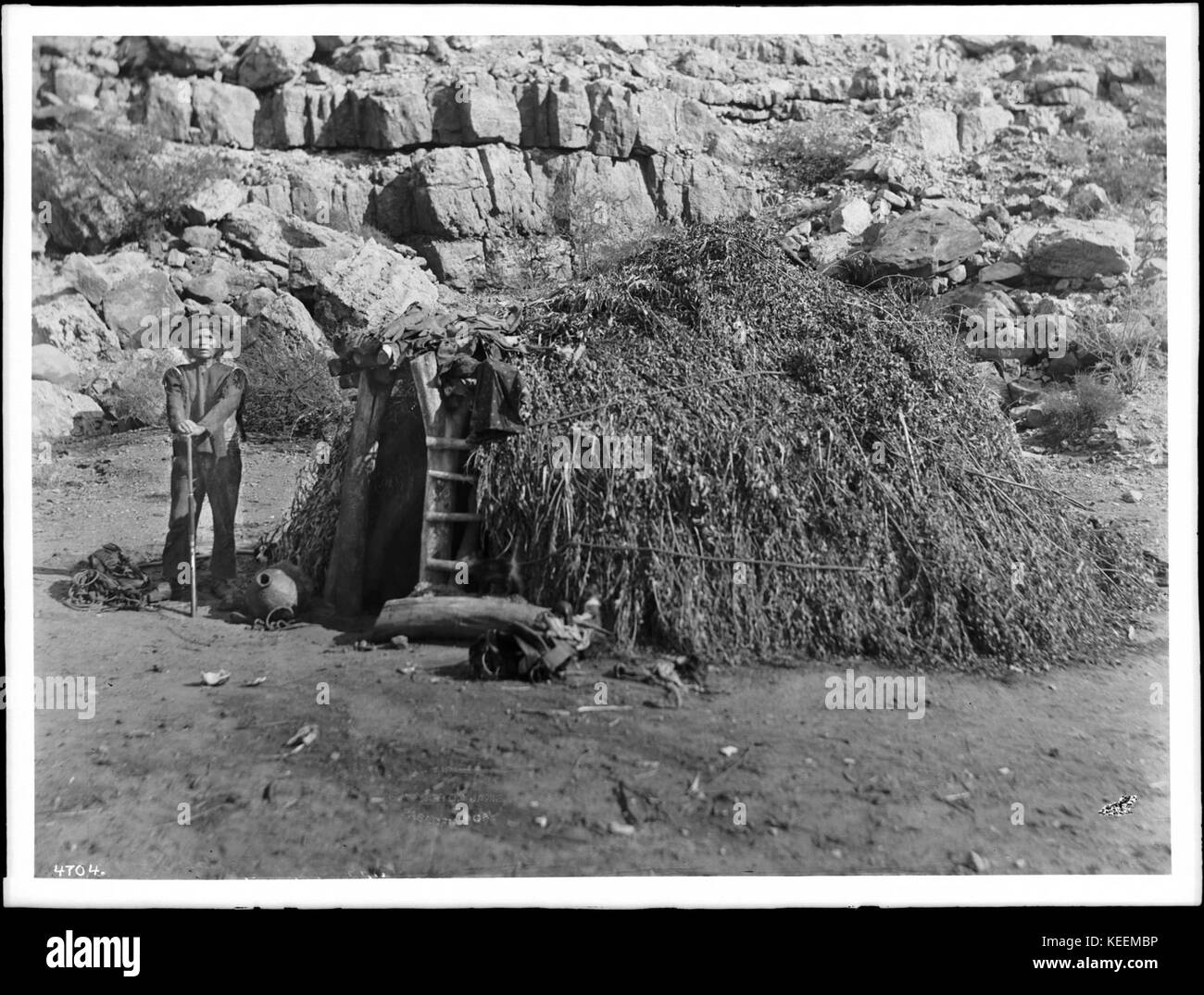 The Havasupai Indian Uta at his  hawa  (house), ca.1900 (CHS 4704) Stock Photo