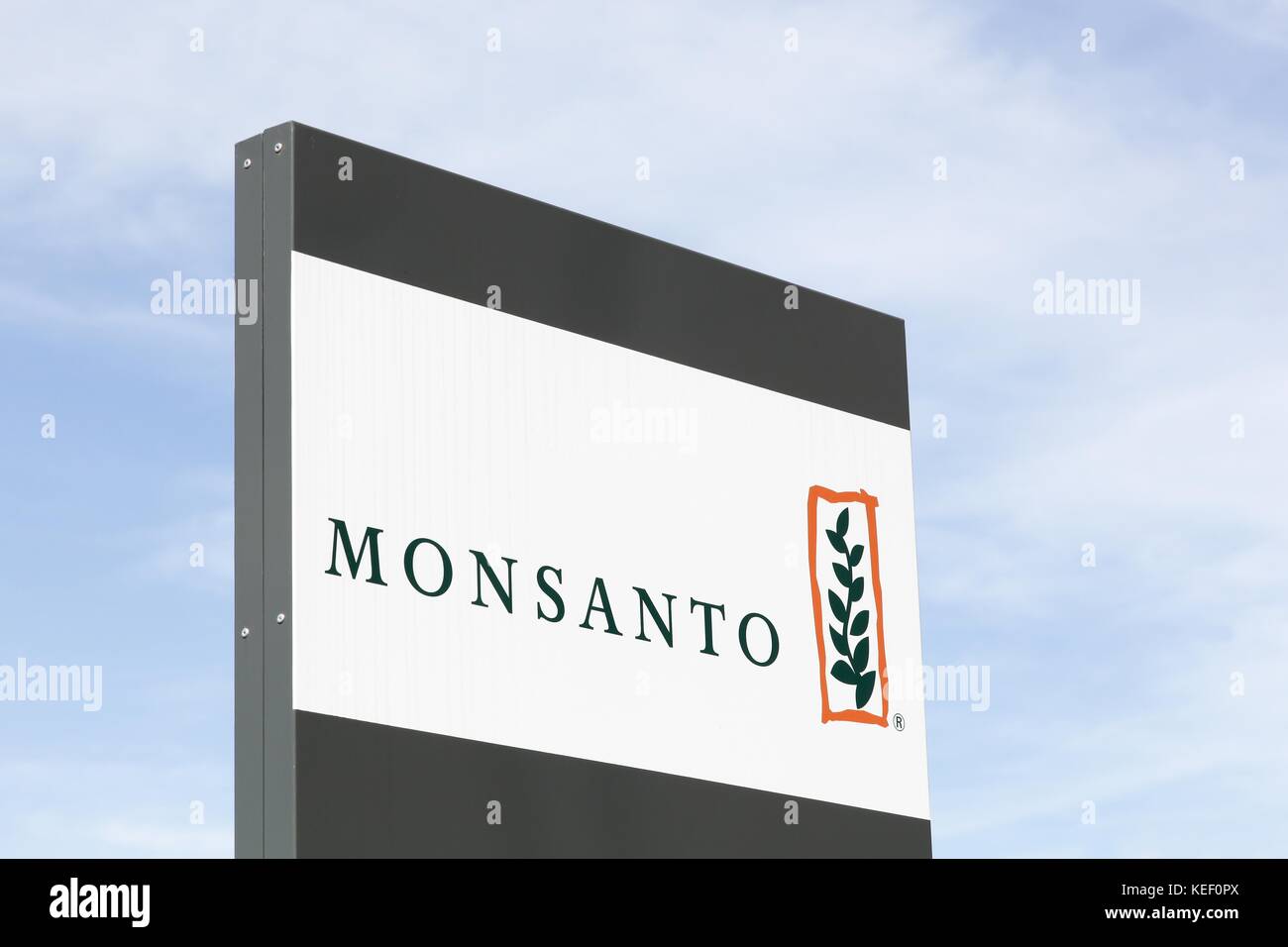 Monsanto logo hi-res stock photography and images - Alamy, image size:1300x956
