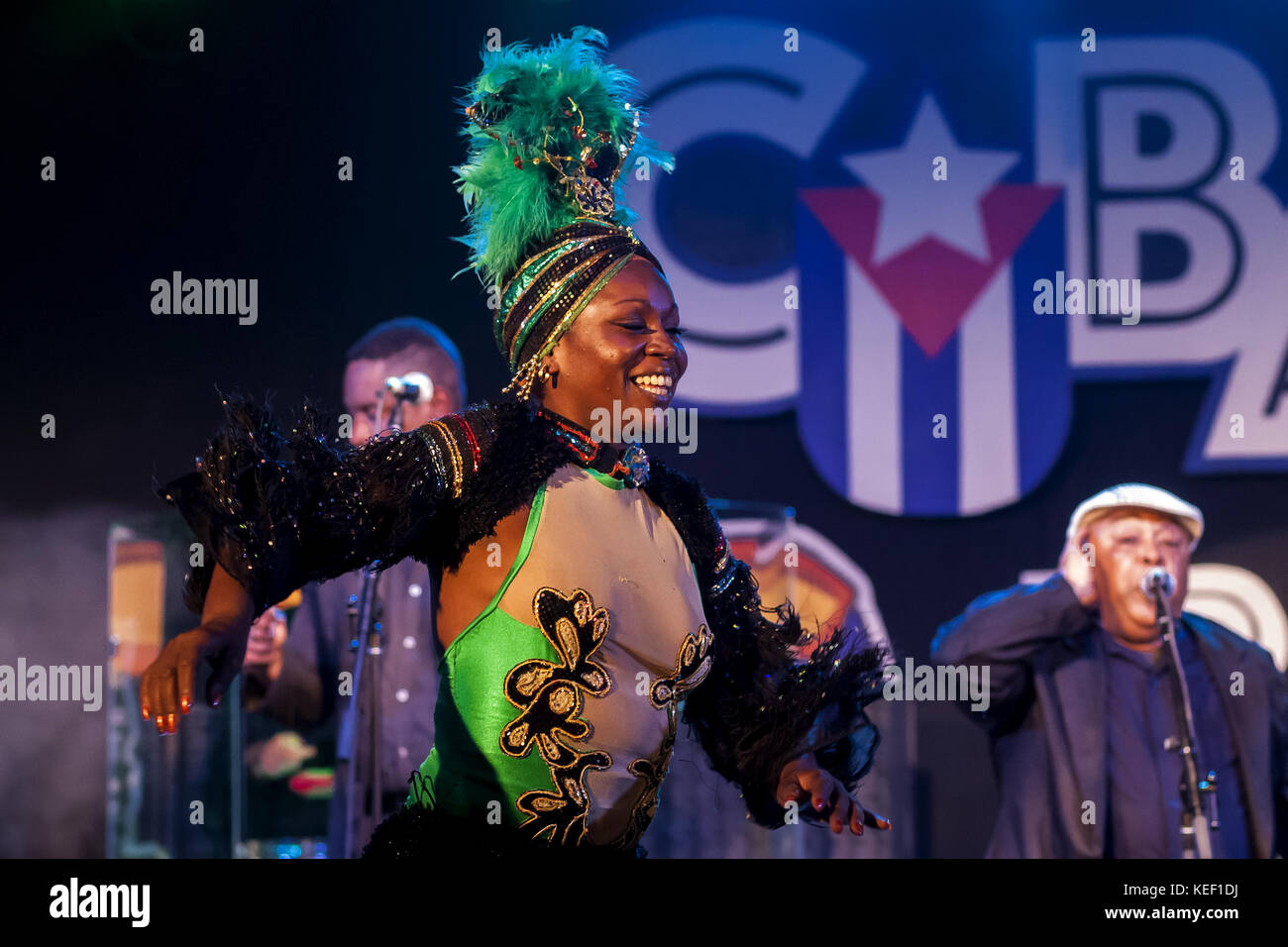 Cuba dancers hi-res stock photography and images - Page 17 - Alamy