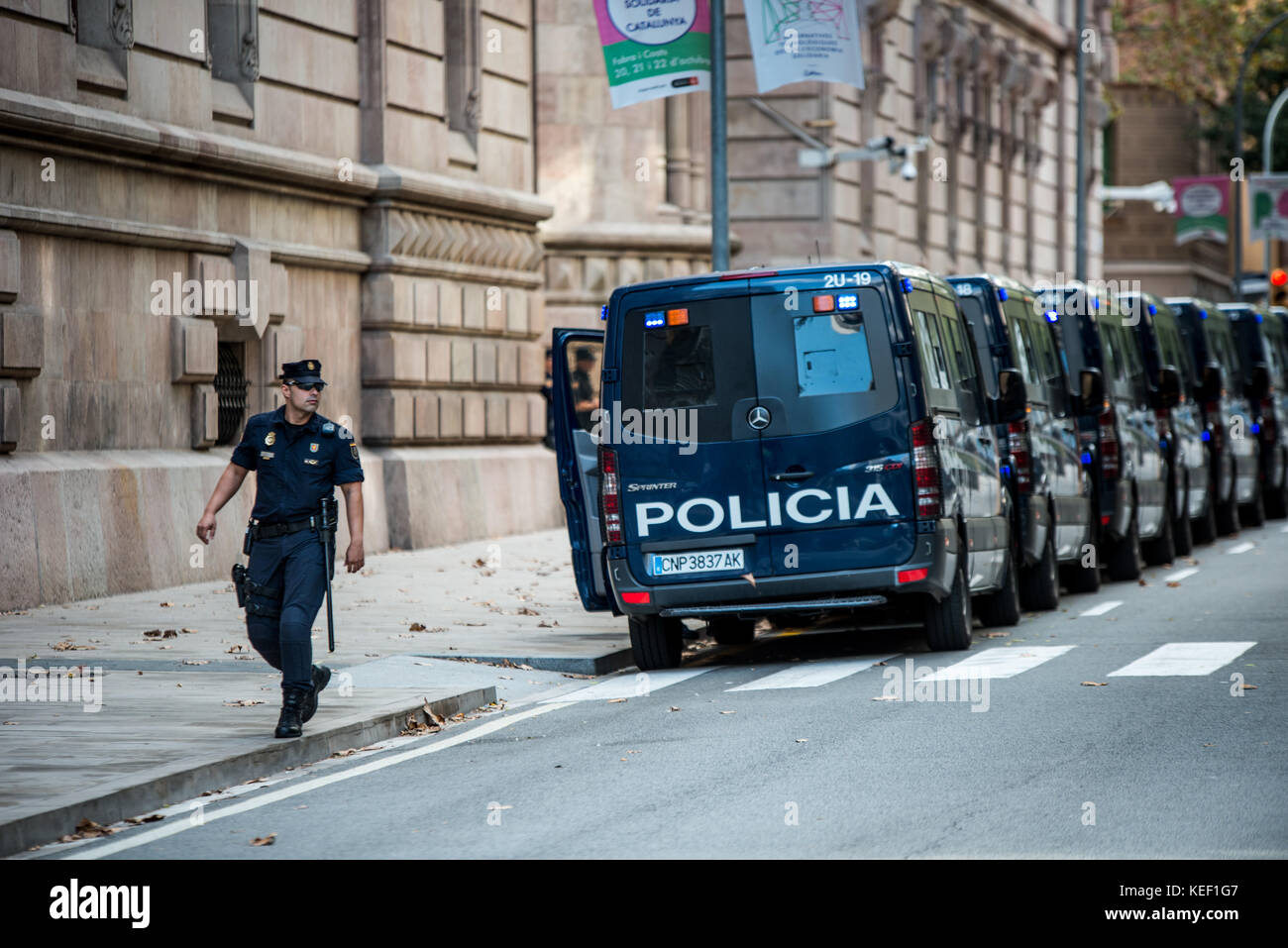 Barcelona, Catalonia, Spain. 9th Oct, 2017. Spanish police took control of the security of the building of the Superior Justice Court of Catalonia, until now in the hands of the Mossos d'squadra, the Catalan autonomous police. Barcelona lives a tense calm waiting for the possible unilateral declaration of independence for tomorrow. Credit: Brais G. Rouco/SOPA/ZUMA Wire/Alamy Live News Stock Photo