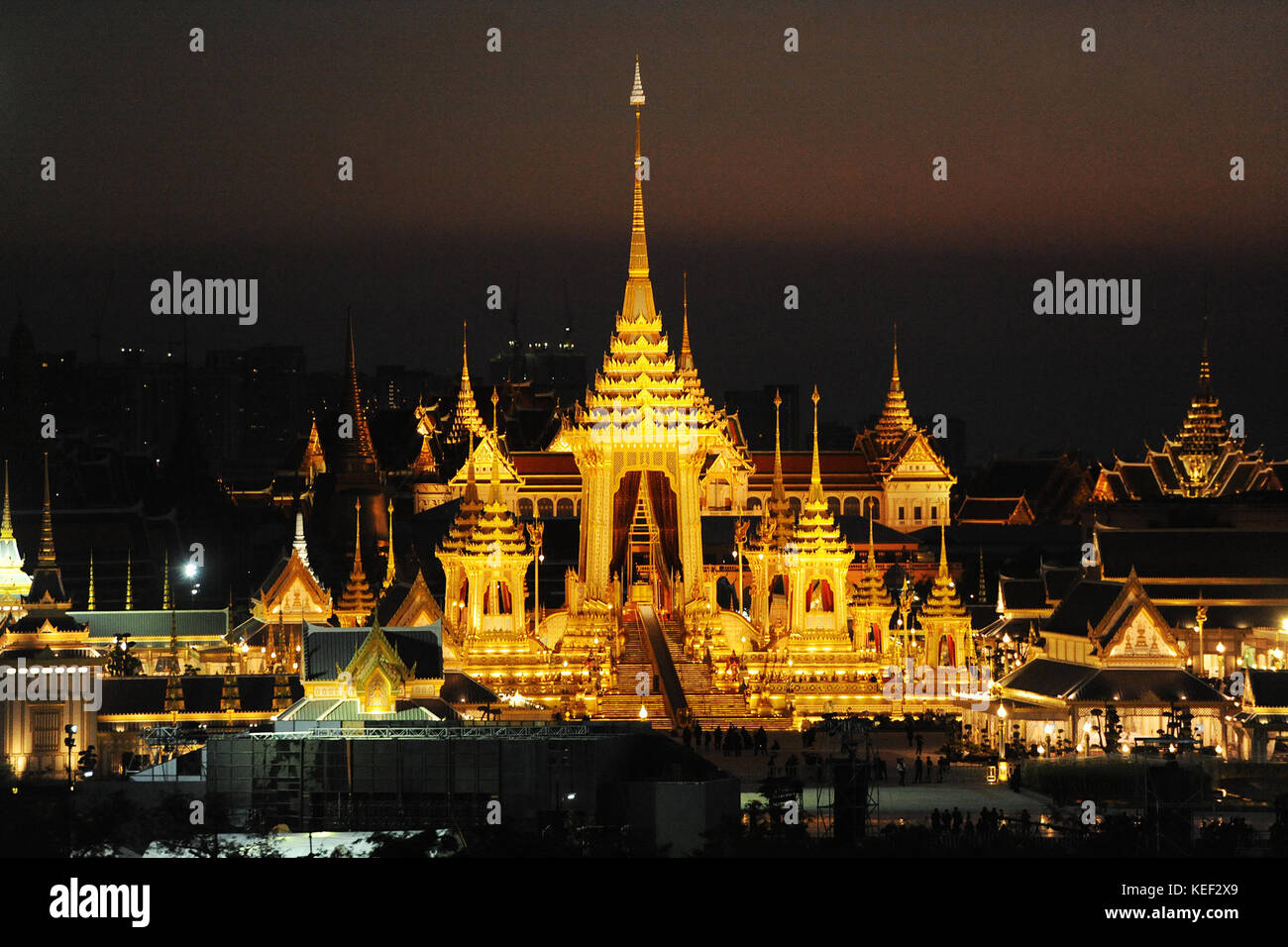 Bangkok. 20th Oct, 2017. This photo taken on Oct. 20, 2017 shows a general night view of the royal crematorium for the late Thai King Bhumibol Adulyadej in Bangkok, Thailand. The late king's cremation ceremony will be held from Oct. 25 till Oct. 29 with the cremation scheduled for Oct. 26. Credit: Rachen Sageamsak/Xinhua/Alamy Live News Stock Photo