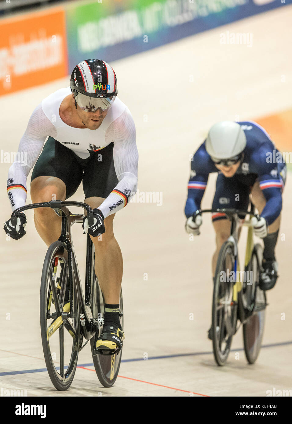 Maximilan Levy (front) of Germany in action in the quarter final against Sebastian Vigier of France in the men's sprint race at the Track European Championships 2017 in Berlin, Germany, 20 October 2017. Photo: Jens Büttner/dpa-Zentralbild/dpa Stock Photo
