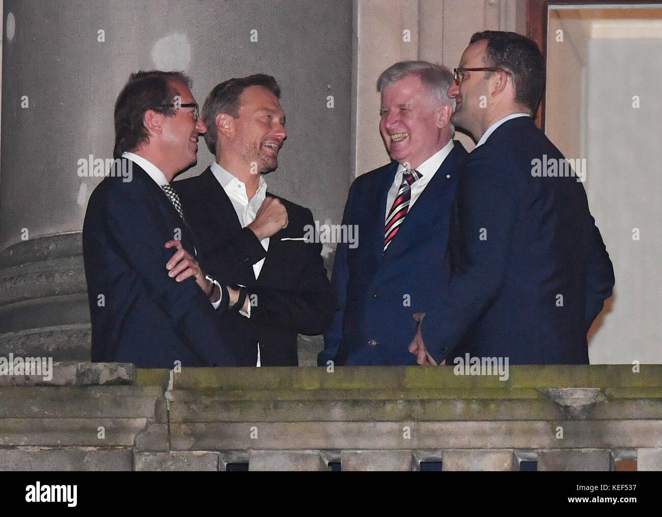 Berlin, Germany. 20th Oct, 2017. A smoking break during exploratory ...