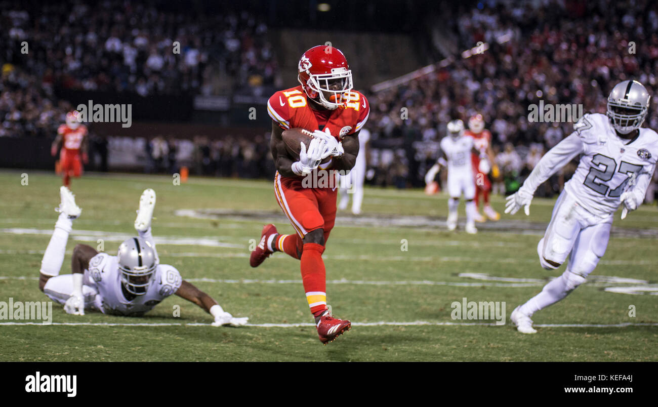 Oct 19 2017 Oakland Ca U S A Chiefs Wide Receiver Tyreek Hill 10 Stock Photo Alamy