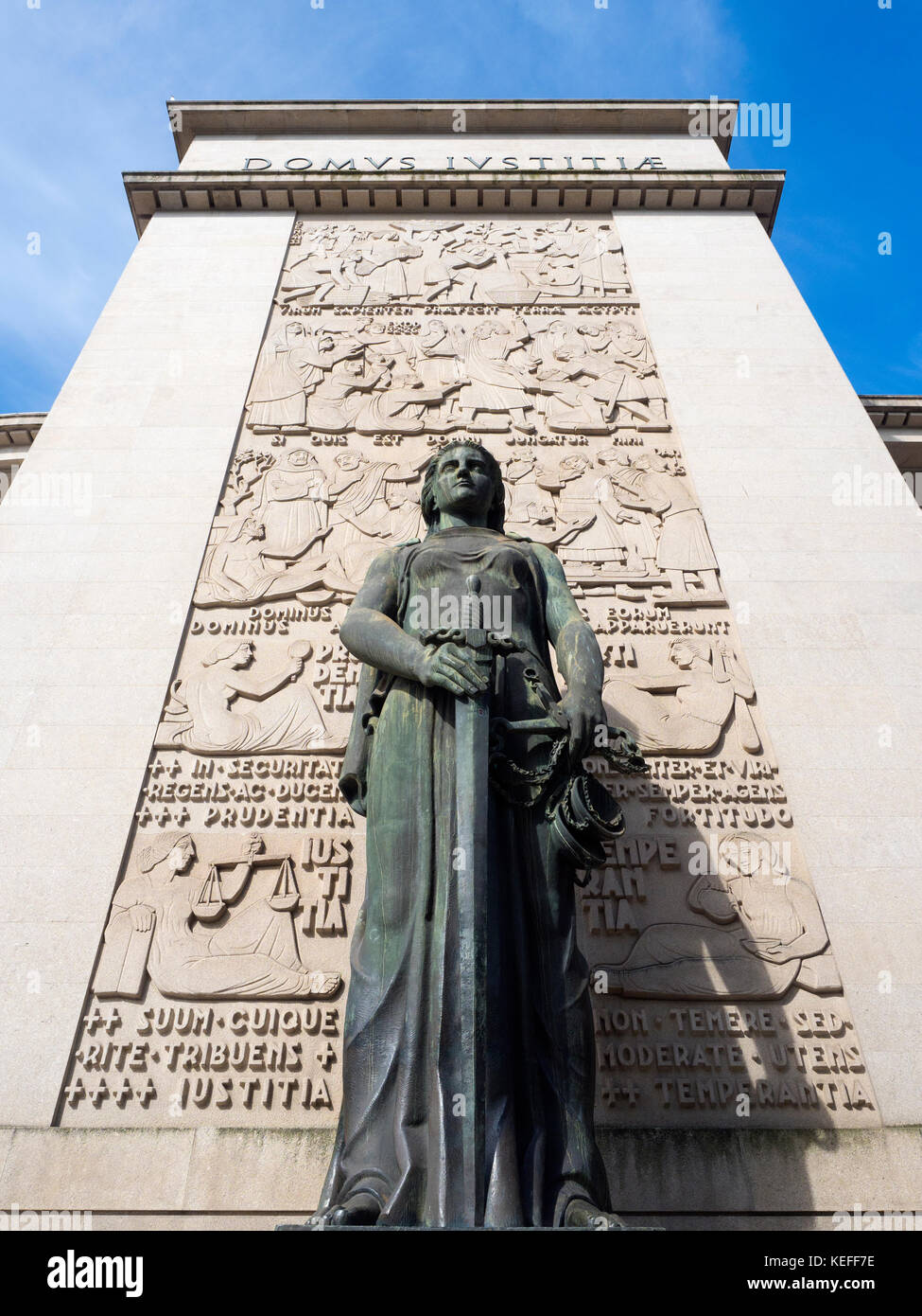 Statue of Thetis at the Palace of Justice in Porto Stock Photo Alamy