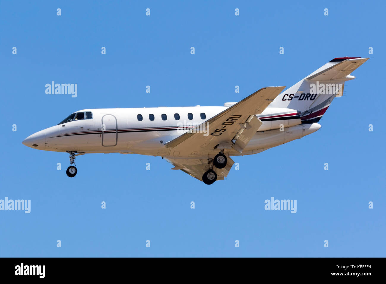 NetJets Europe Raytheon Hawker 800XP [CSDRU] on finals runway 31 Stock