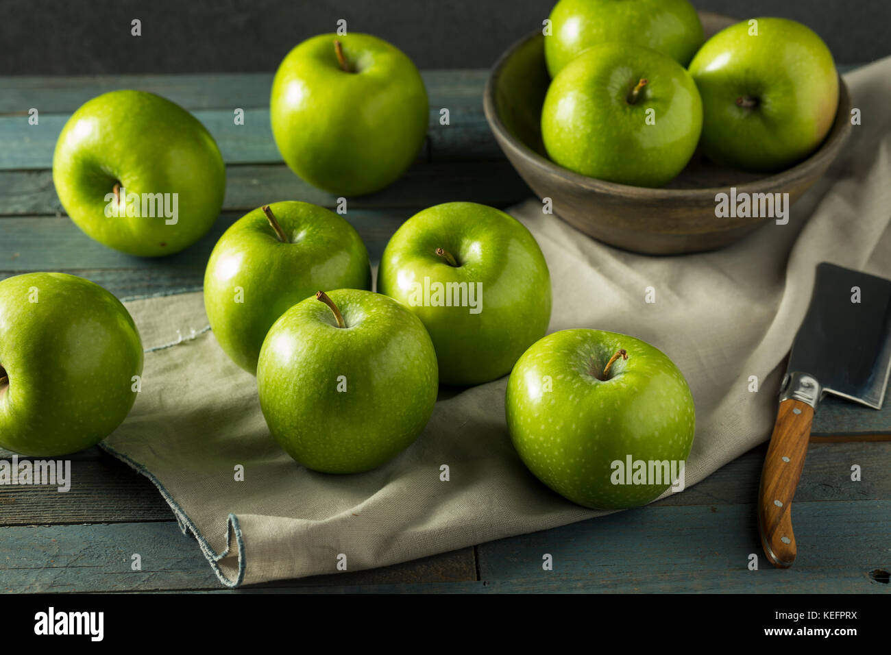 Raw Green Organic Granny Smith Apples Ready to Eat Stock Photo Alamy