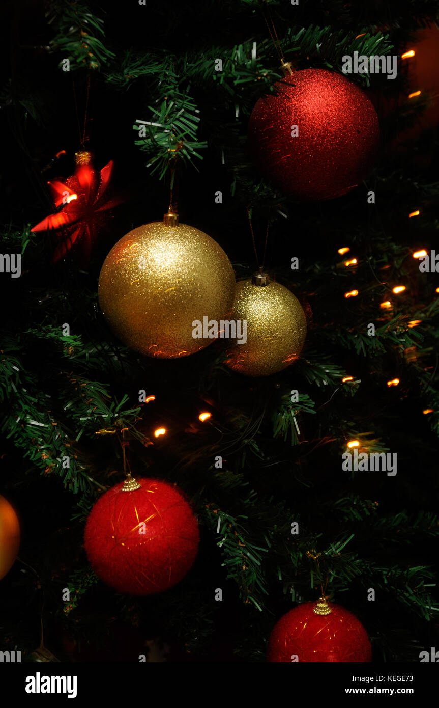 Gold baubles hi-res stock photography and images - Alamy