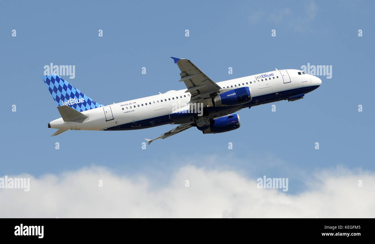 Low cost airline Jetblue flies modern Airbus A320 jets Stock Photo Alamy