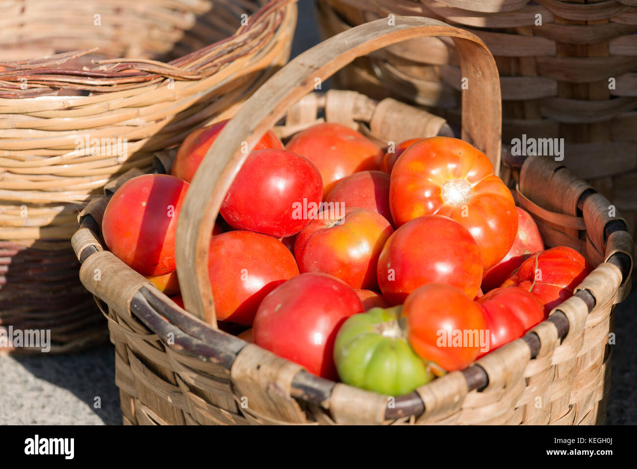 Tomatoes for sale in a Spanish market. Horizontal shot Stock Photo - Alamy