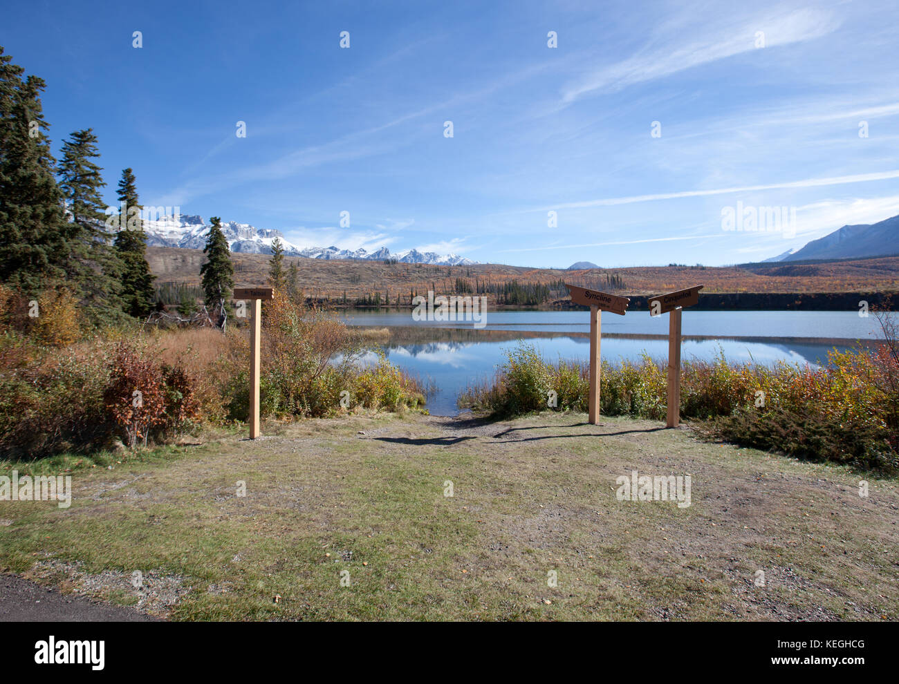 wooden signs in front of Talbot Lake in Jasper Park Alberta, point to cinquefoil and syncline mountains Stock Photo