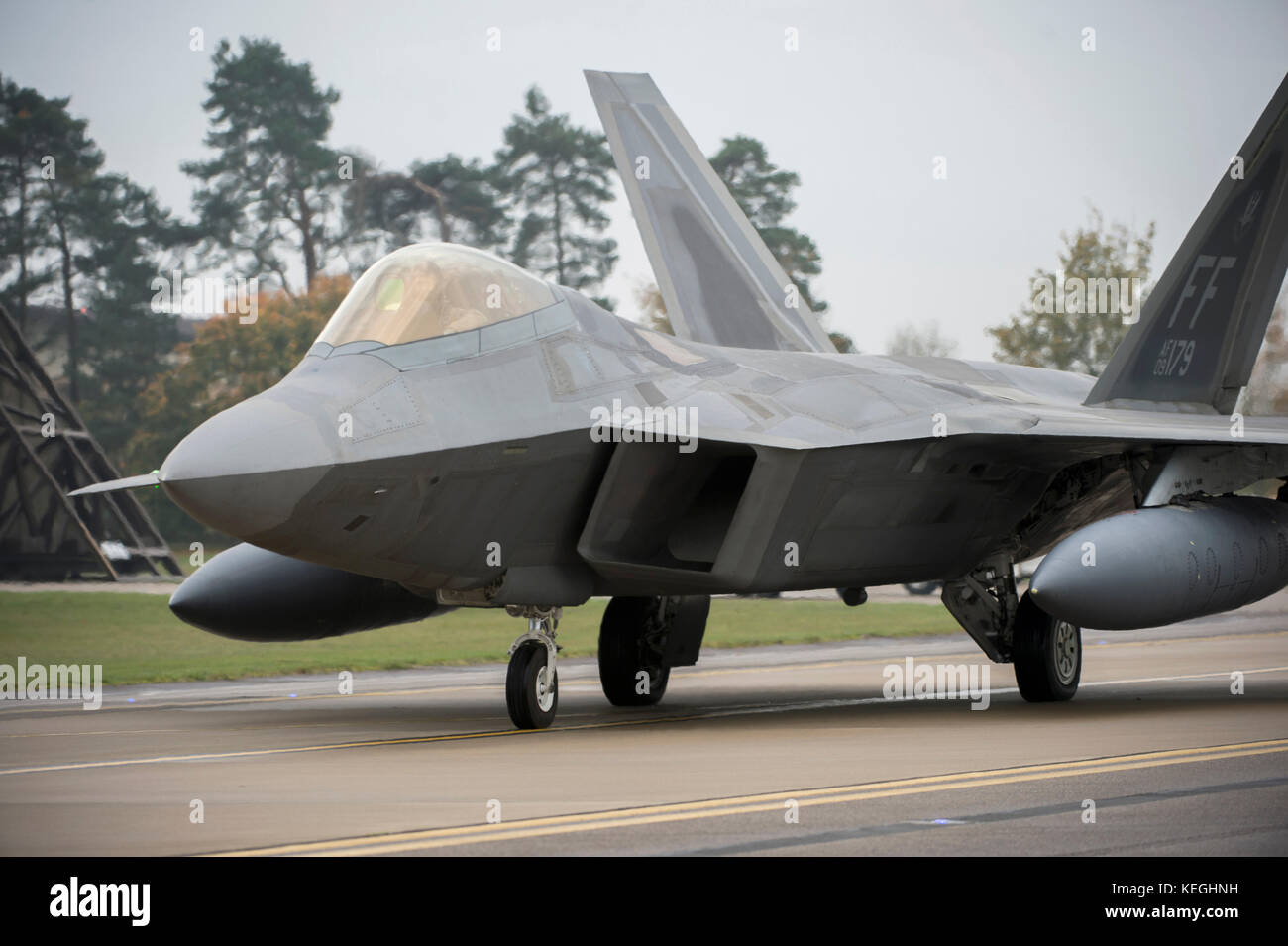 22 raptor hi-res stock photography and images - Alamy