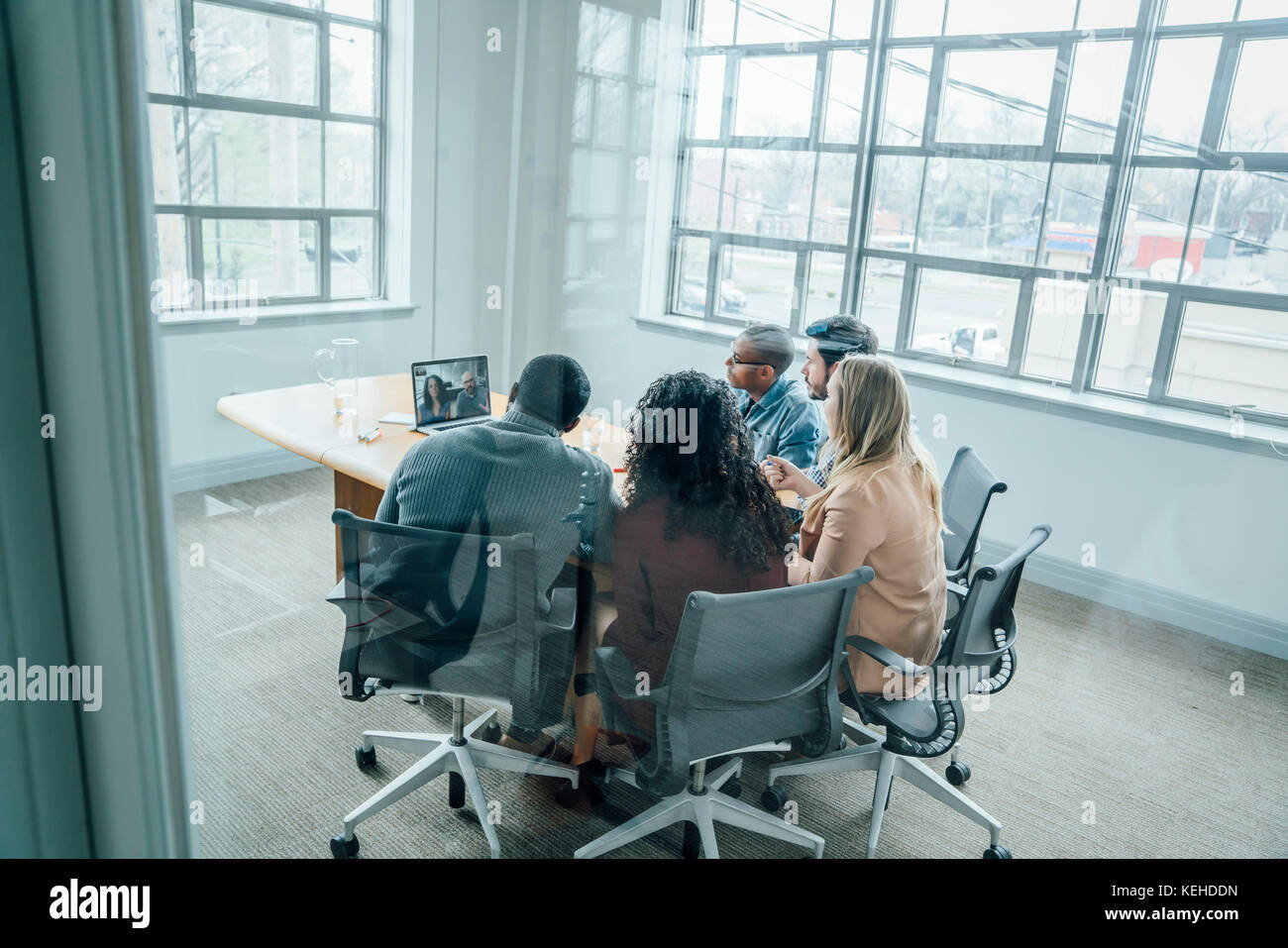 Multi ethnic conference table hi-res stock photography and images - Alamy