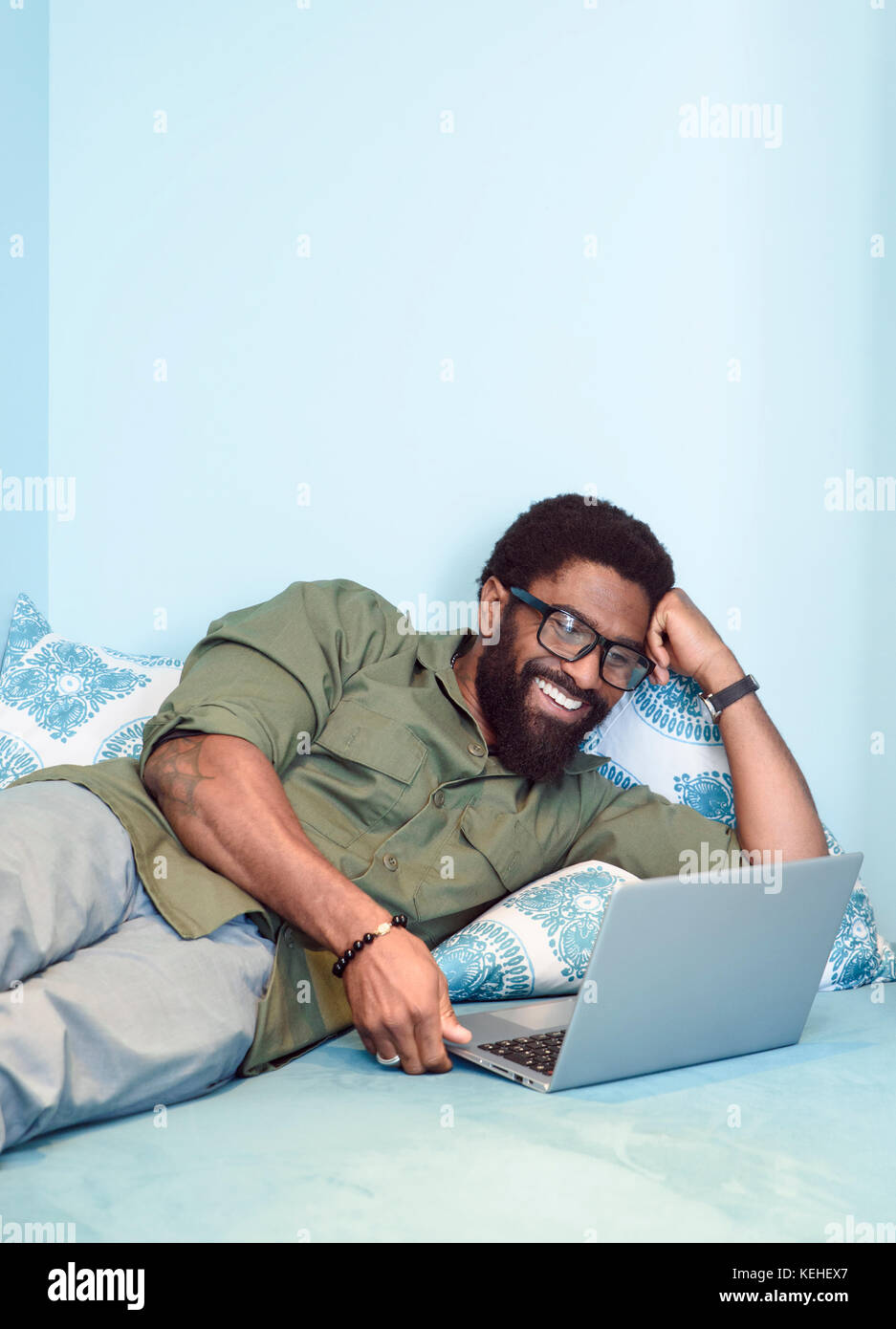Man using laptop bed hi-res stock photography and images - Alamy