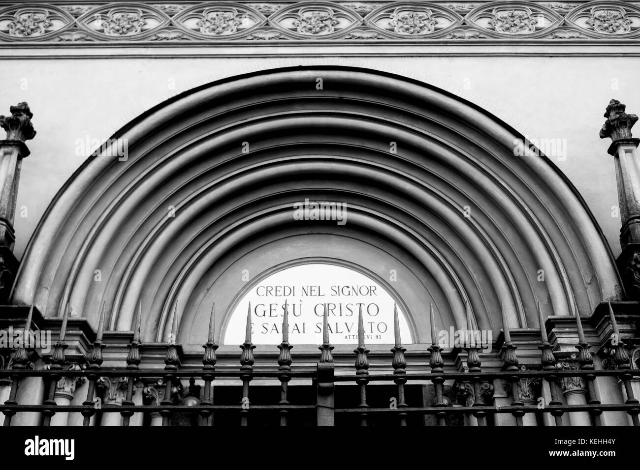 Ornate doorway architecture Black and White Stock Photos & Images - Alamy