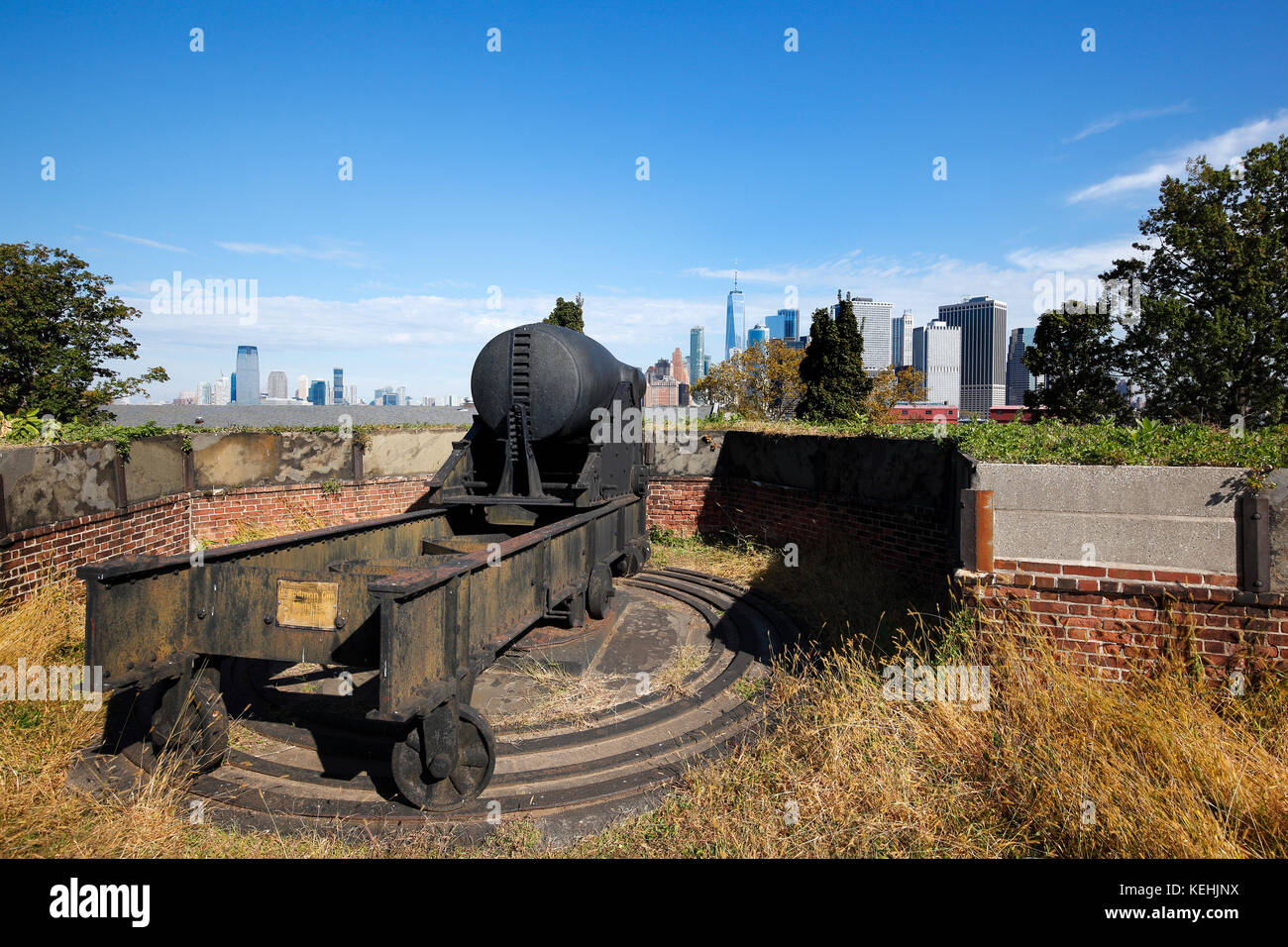 Rodman guns and Manhattan skyline at ford Jay,Governors Island, New