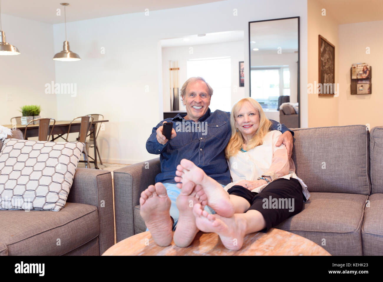 Feet up watching tv television hi-res stock photography and images - Alamy