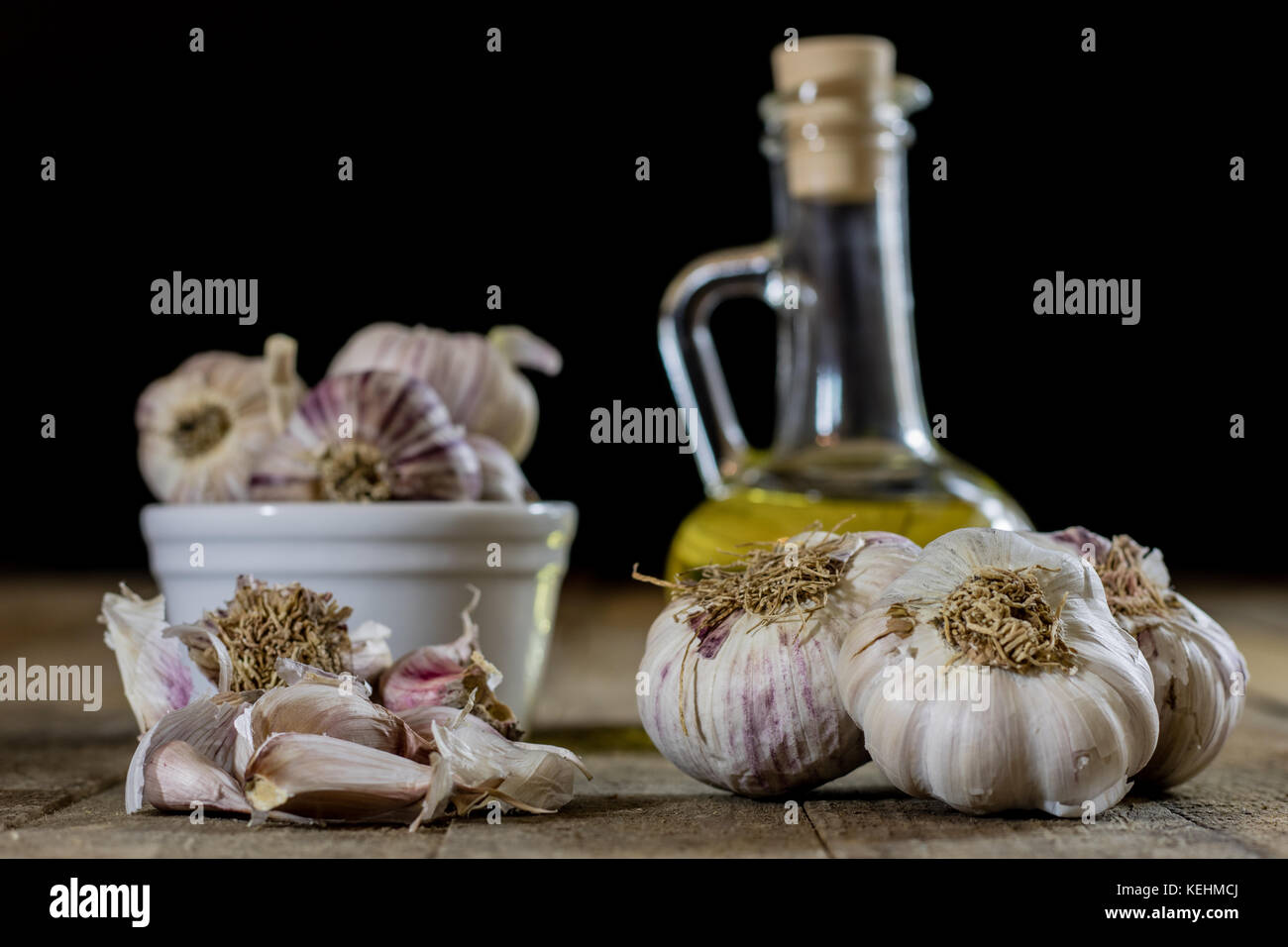 Tasty garlic on a wooden kitchen table. Vegetables in the kitchen ...