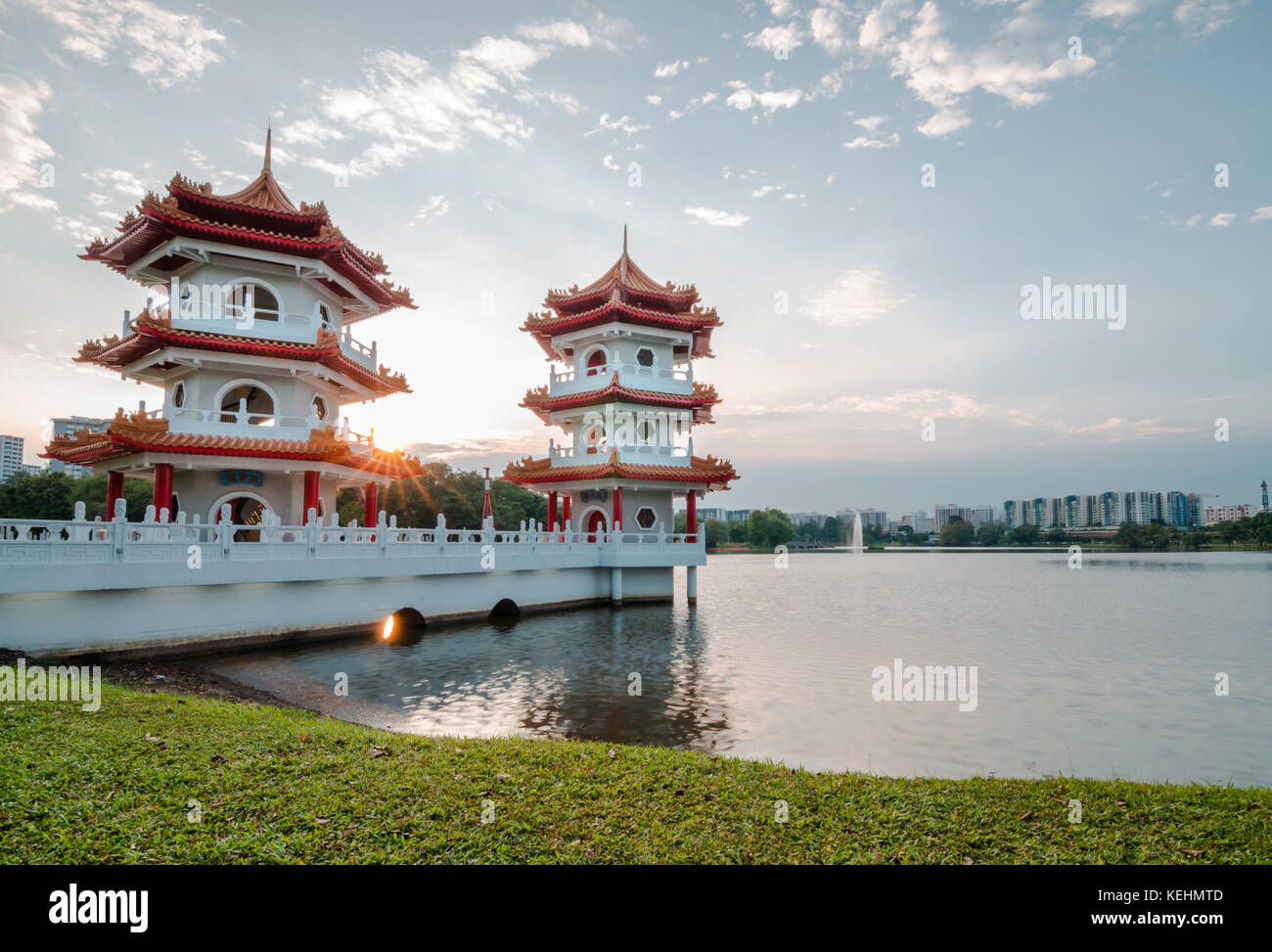 Chinese garden pagoda singapore hi-res stock photography and images - Alamy