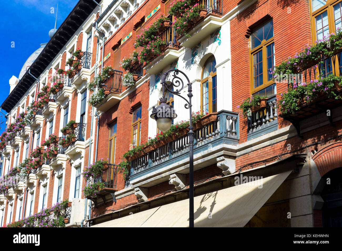 Window boxes and traditional architecture in Calle Ancha main street in Leon, Castilla y Leon, Spain Stock Photo