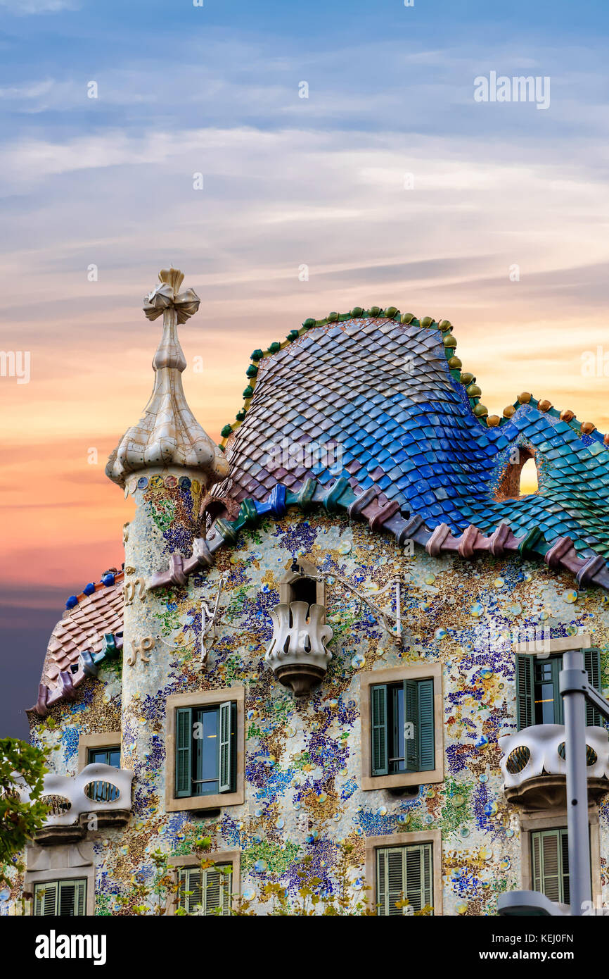 Artwork on exterior of an old Barcelona apartment building Stock Photo