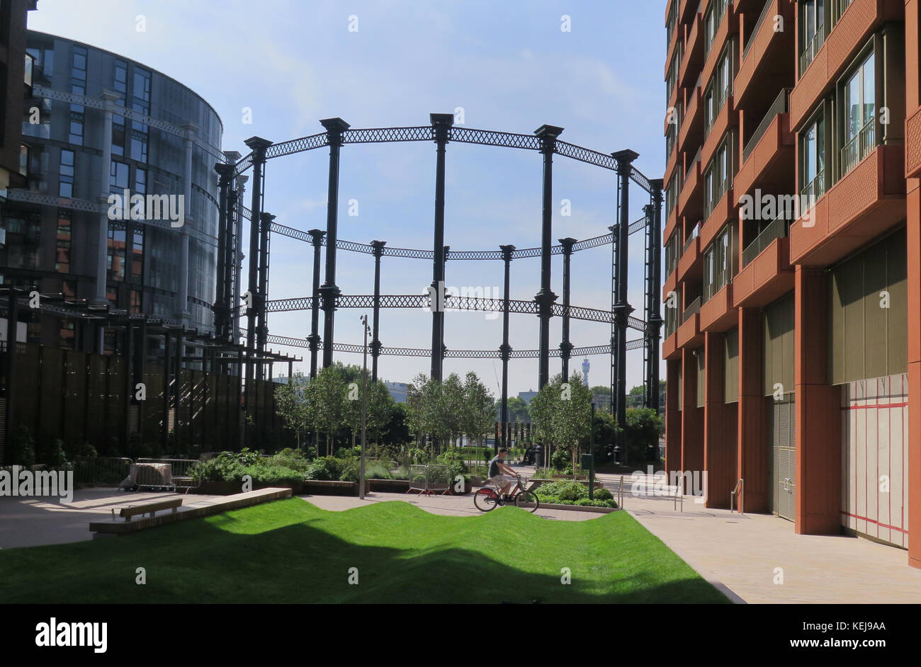 Gasholder Apartments Kings Cross Stock Photos & Gasholder Apartments