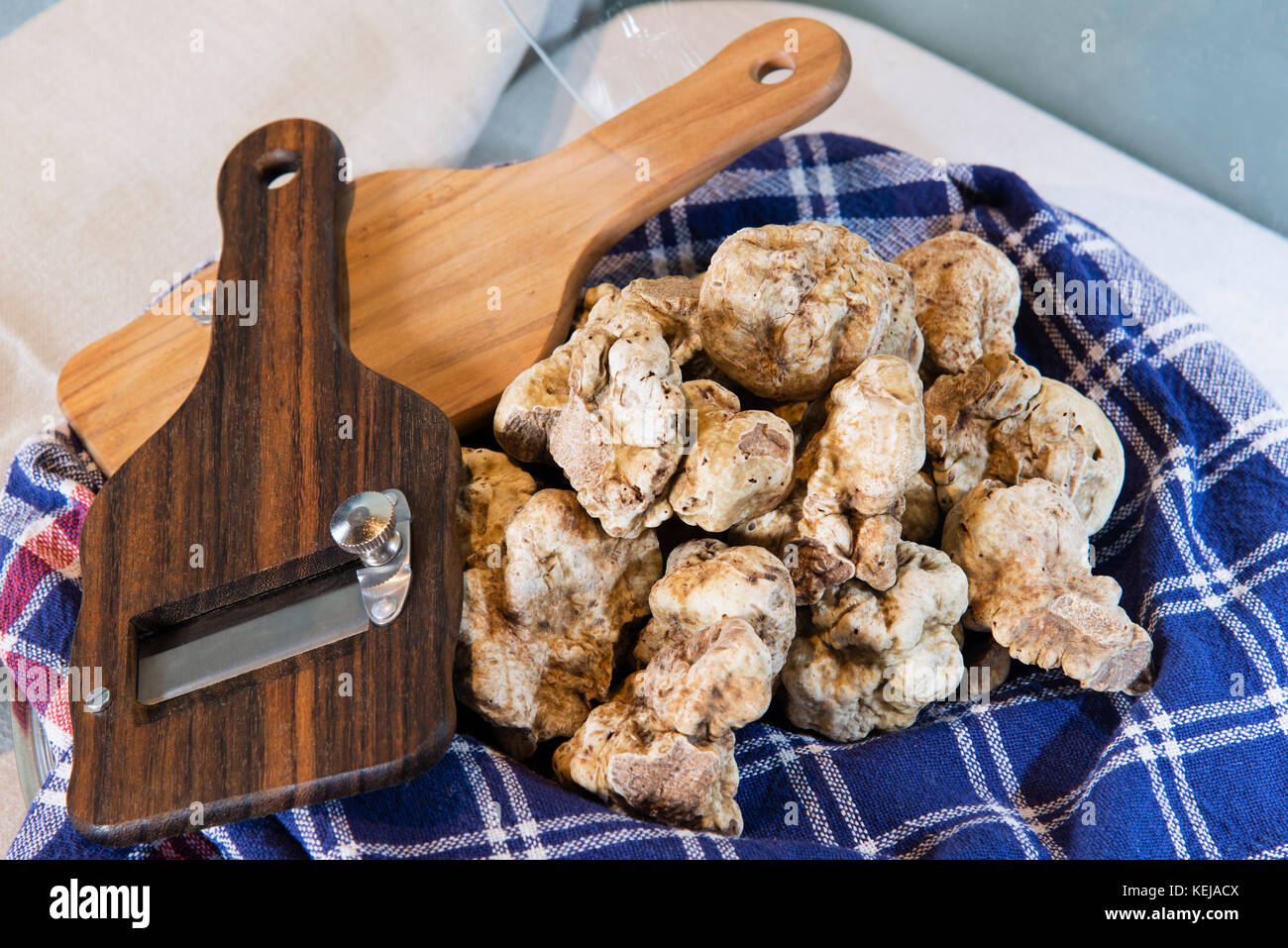 White truffles on the typical cloth trunk, with truffle cut in wood