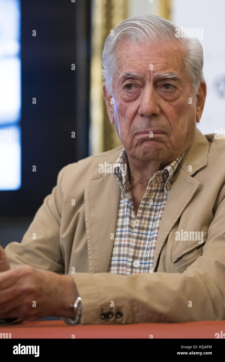 Writer Mario Vargas Llosa attends the &lsquo;Conversacion en Princeton&rsquo; press