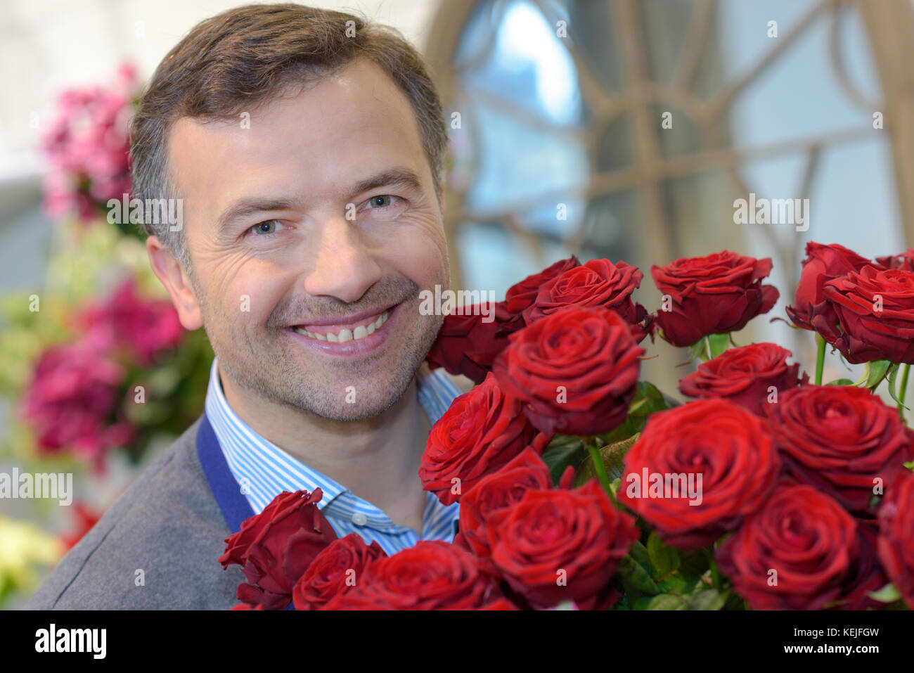 Man holding a bouquet of roses hi-res stock photography and images - Alamy