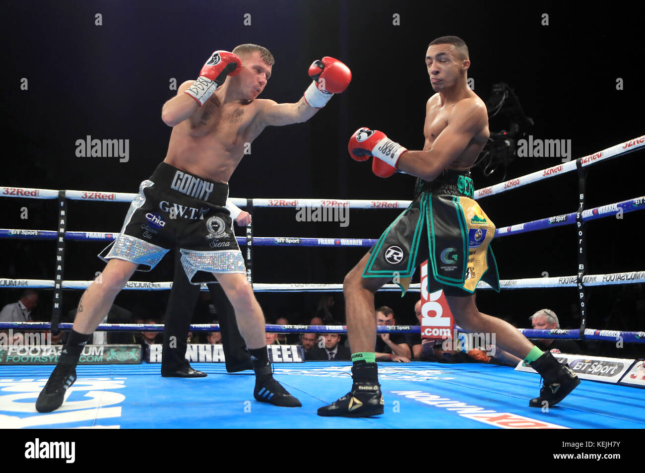 Chris Conwell (left) in action against Zelfa Barrett during their English  Super-featherweight Championship bout at the First Direct Arena, Leeds  Stock Photo - Alamy