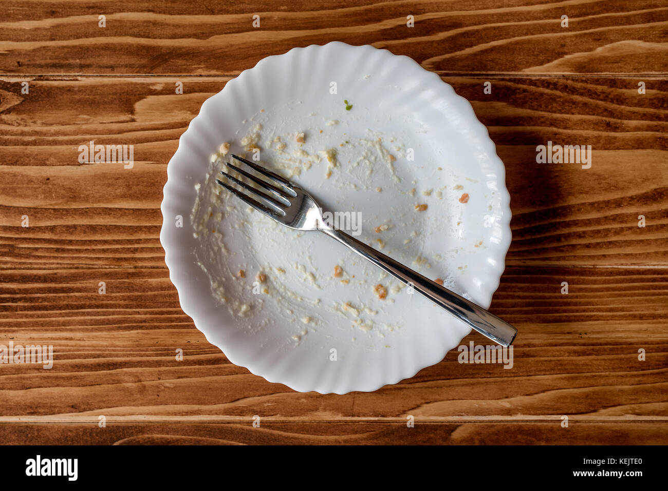 Crumbs on empty plate hi-res stock photography and images - Alamy