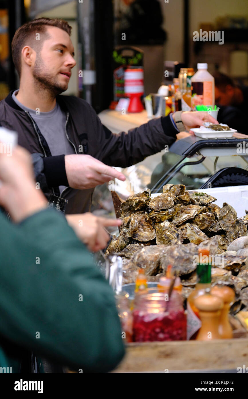 Eating oyster hires stock photography and images Alamy
