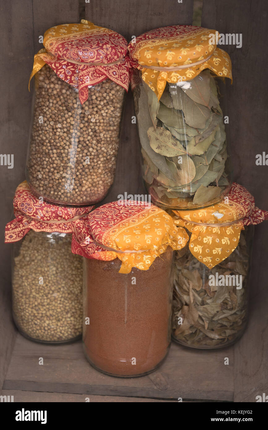 https://c8.alamy.com/comp/KEJYG2/indian-herbs-and-spices-in-glass-jars-at-kew-botanical-gardens-KEJYG2.jpg