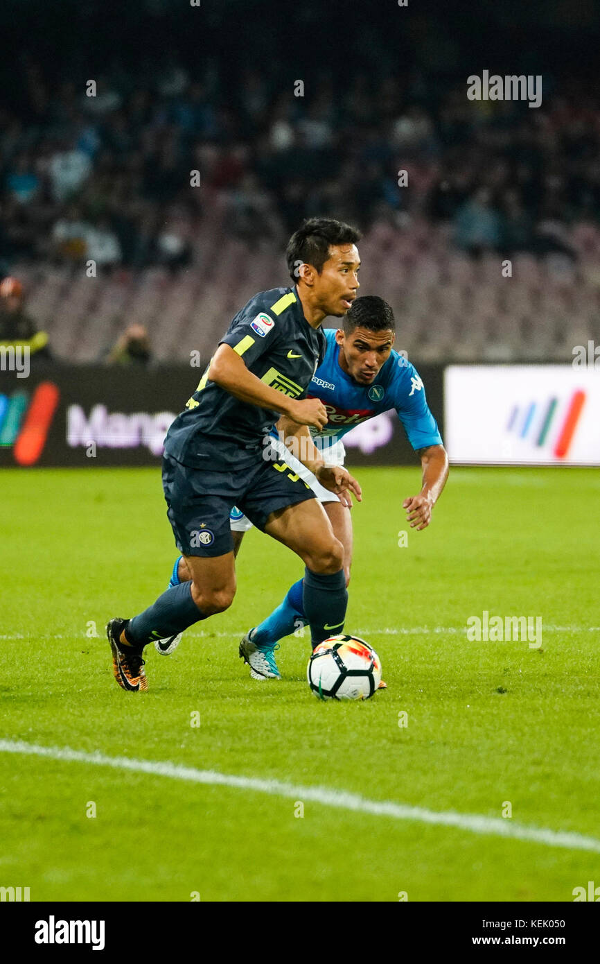 Napoli, Italy. 21st Oct, 2017. Naples - Italy 21/10/2017 MARQUES LOUREIRO ALLAN of S.S.C. NAPOLI and YUTO NAGATOMO of Inter fights for the ball during Serie A match between S.S.C. NAPOLI and Inter at Stadio San Paolo of Naples. Credit: Emanuele Sessa/Pacific Press/Alamy Live News Stock Photo