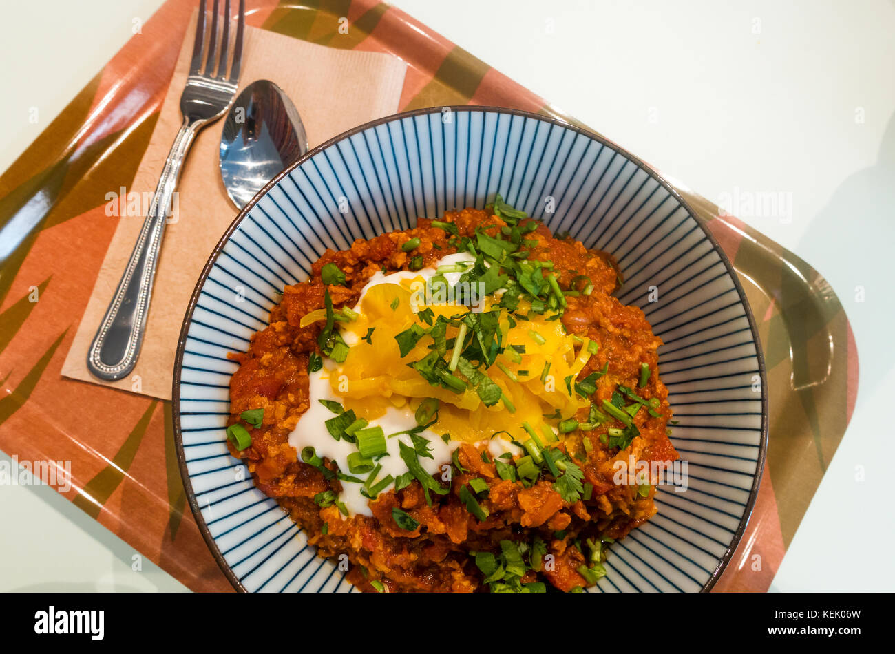 Spicy chili sin carne, a Tex-Mex vegetarian dish served at Le Botaniste in SoHo, New York City Stock Photo