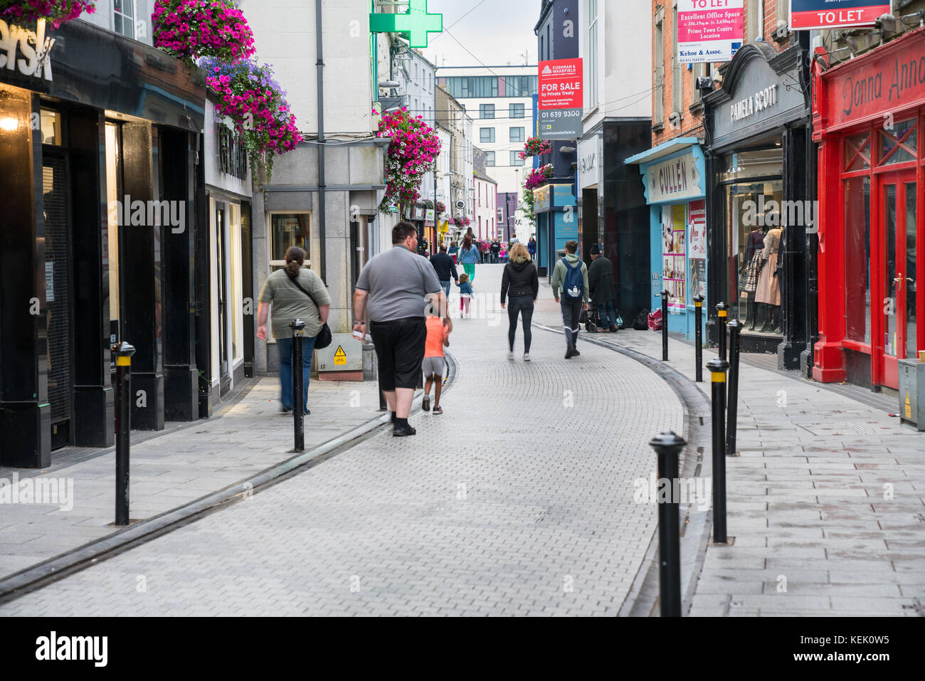 Irish shop fronts hires stock photography and images Alamy