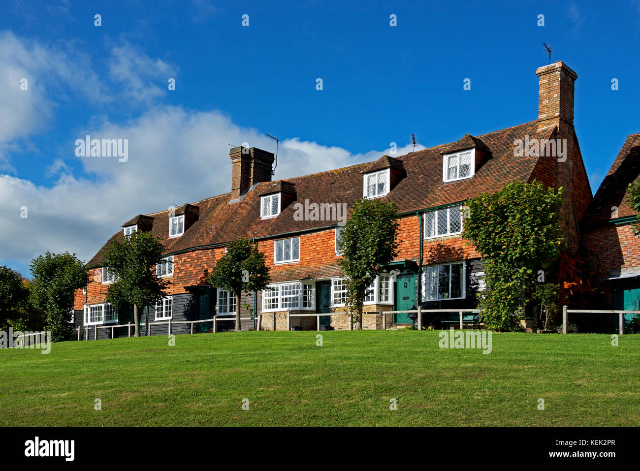 Cottages on the village green, Groombridge, Kent, England UK Stock